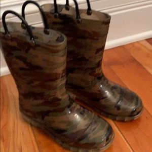 NWOT Western chief camouflage rain boots.